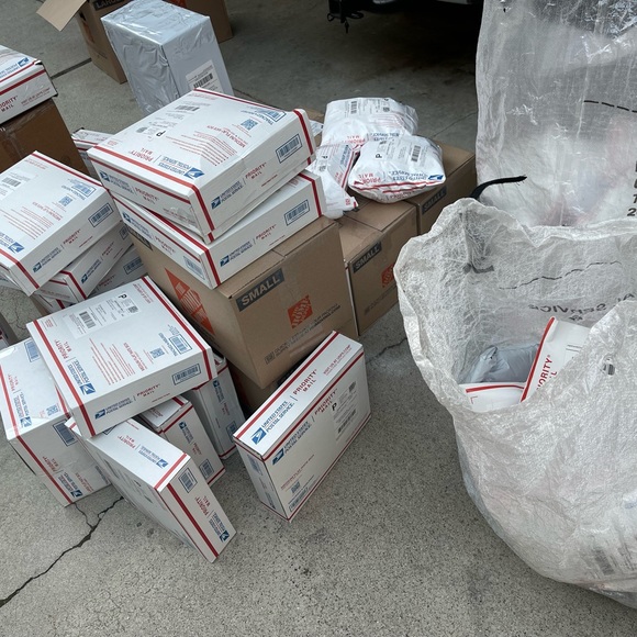 Hiiii everyone! Welcome to My Closet ! - Picture 3 of 5